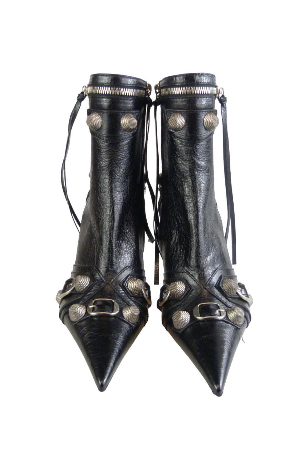 Stivali Balenciaga Cagole in Pelle Nera Effetto Stropicciato con Borchie 694379WAD4E1 081 Balenciaga