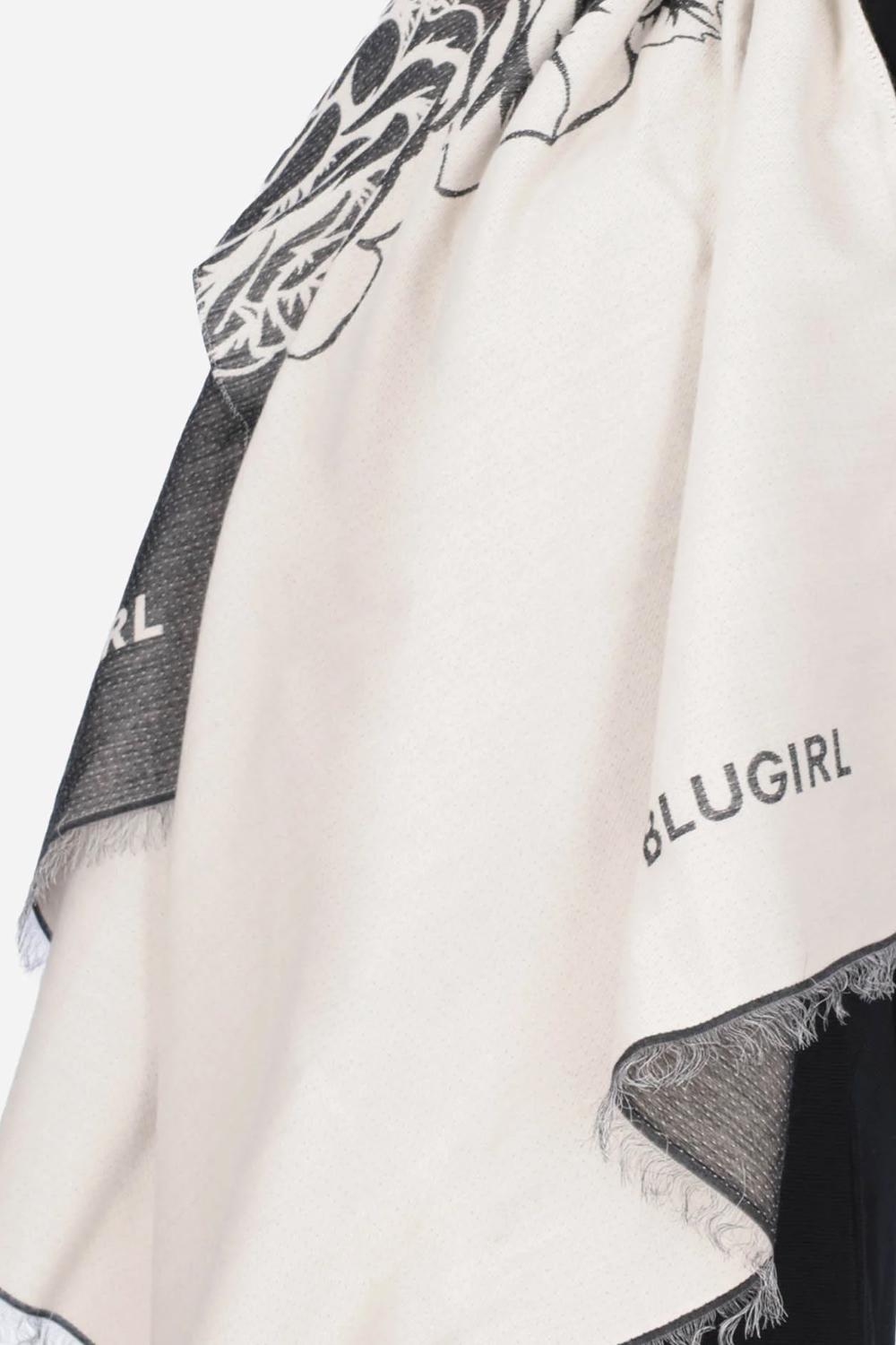 Stola Blugirl in maglia con motivo rose e logo lettering PF5009 T0300Z9733 Blugirl