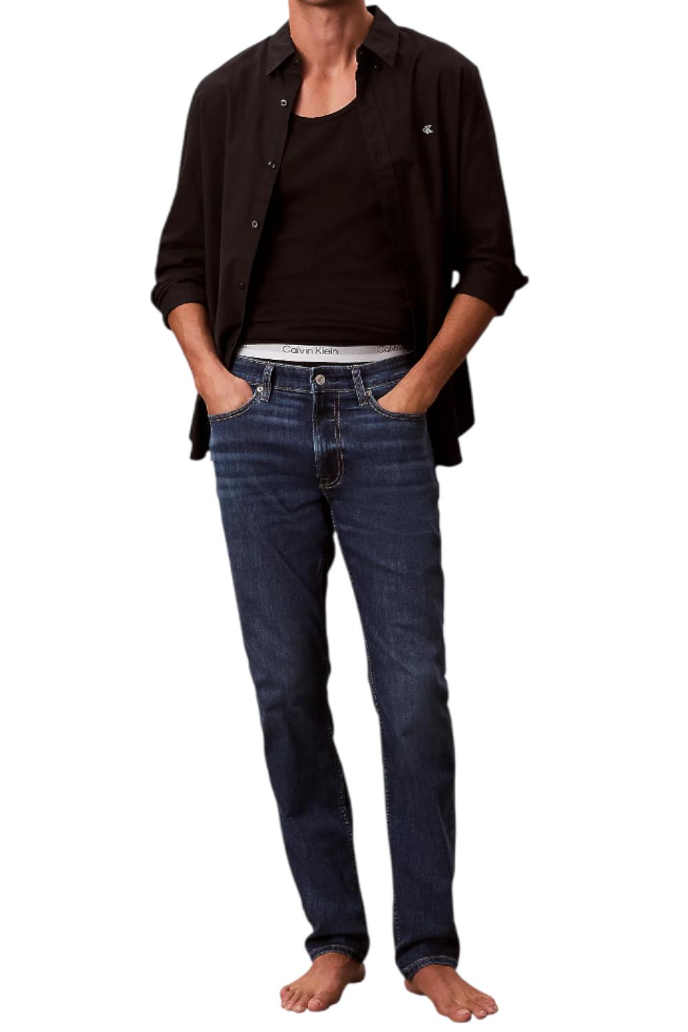 Jeans Uomo Calvin Klein Slim Fit a Vita Media con Dettagli Iconici LV04RE777G /Q8D Calvin Klein