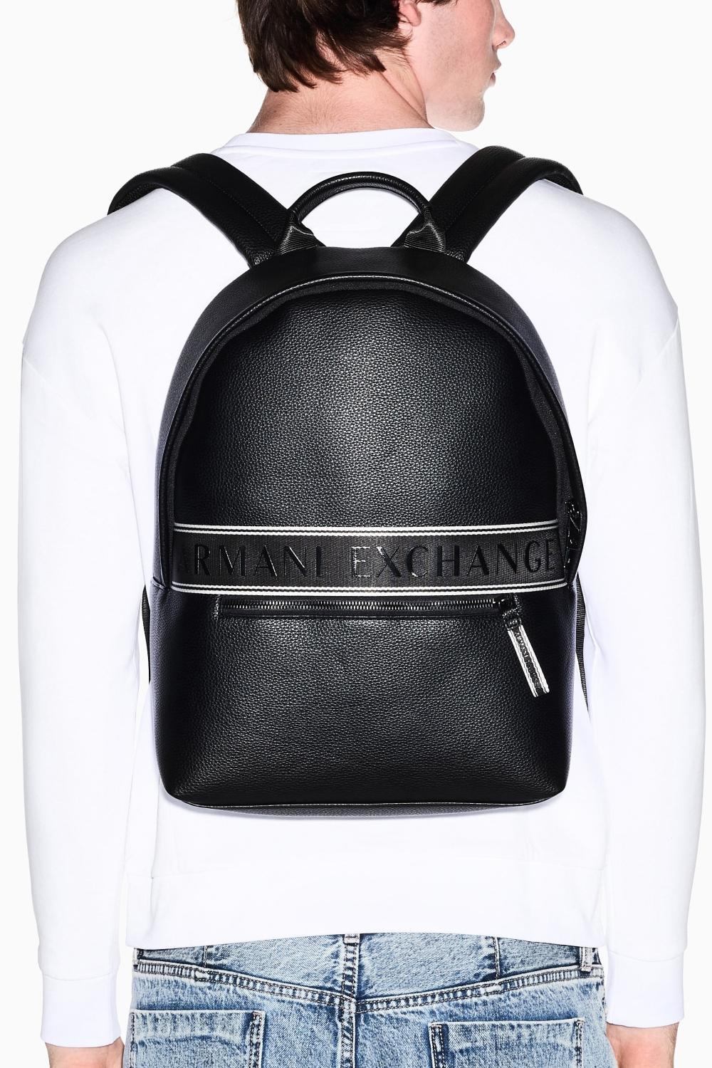 Zaino con logo a rilievo e tasca frontale con zip XM002609 AF22662UC001 Armani Exchange