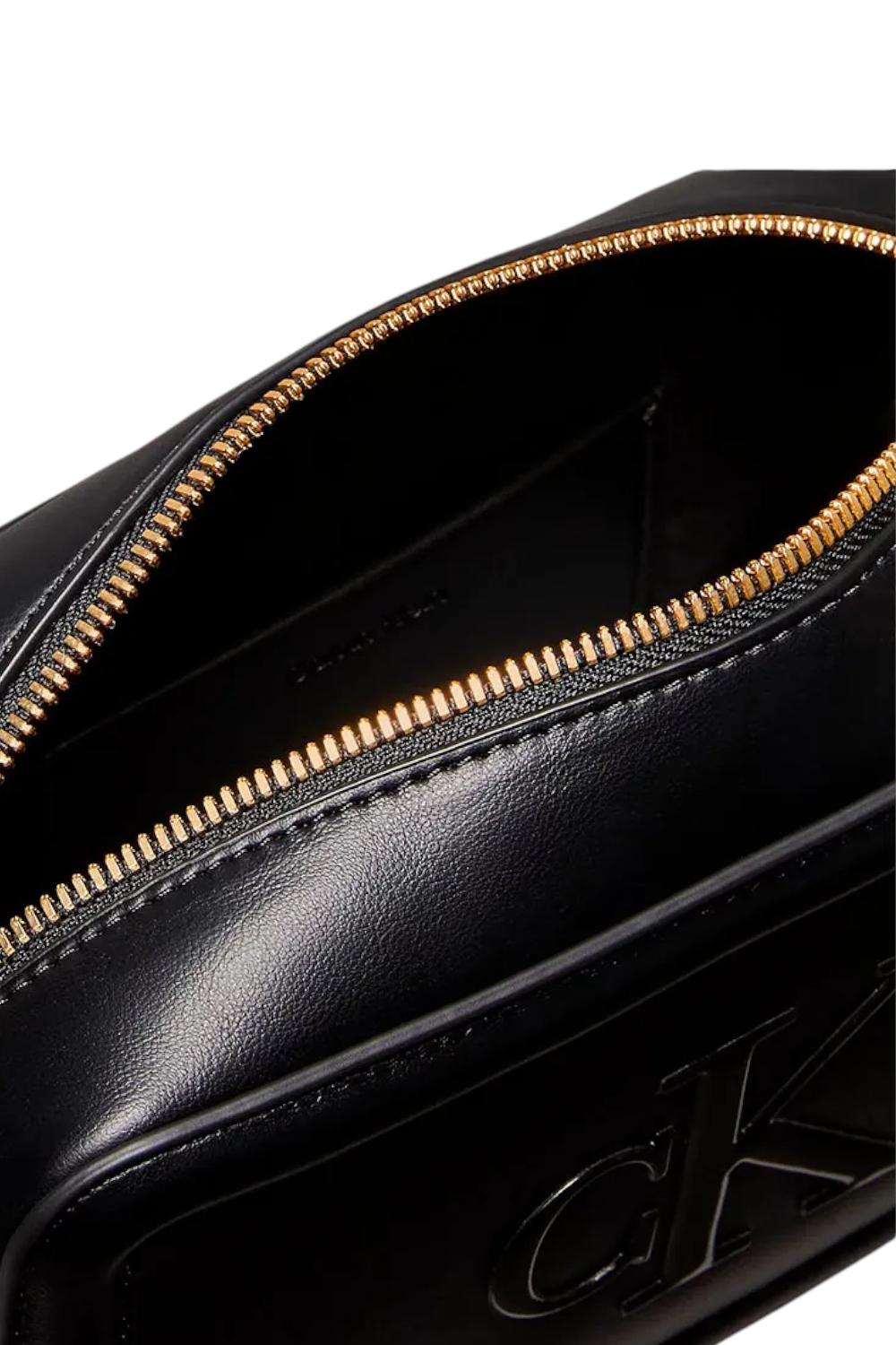 Camera bag a tracolla con logo monogramm<BR/> LV04F3220G UB1 Calvin Klein