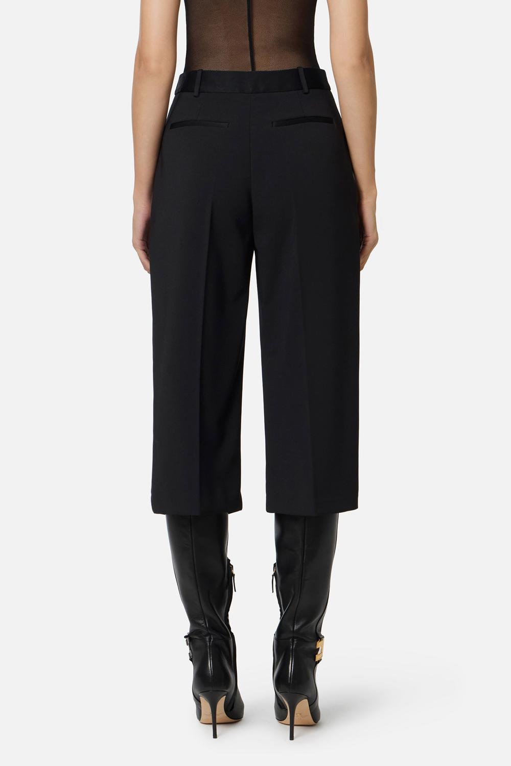 Bermuda in crêpe leggero con dettagli smoking<BR/> PA106 56E2110 Elisabetta Franchi