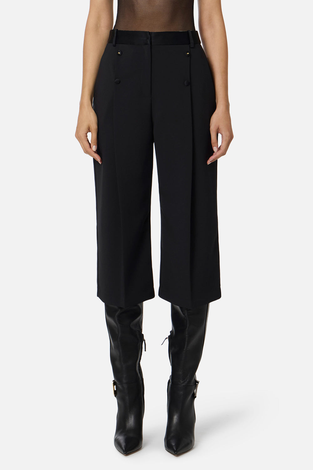 Bermuda in crêpe leggero con dettagli smoking<BR/> PA106 56E2110 Elisabetta Franchi 