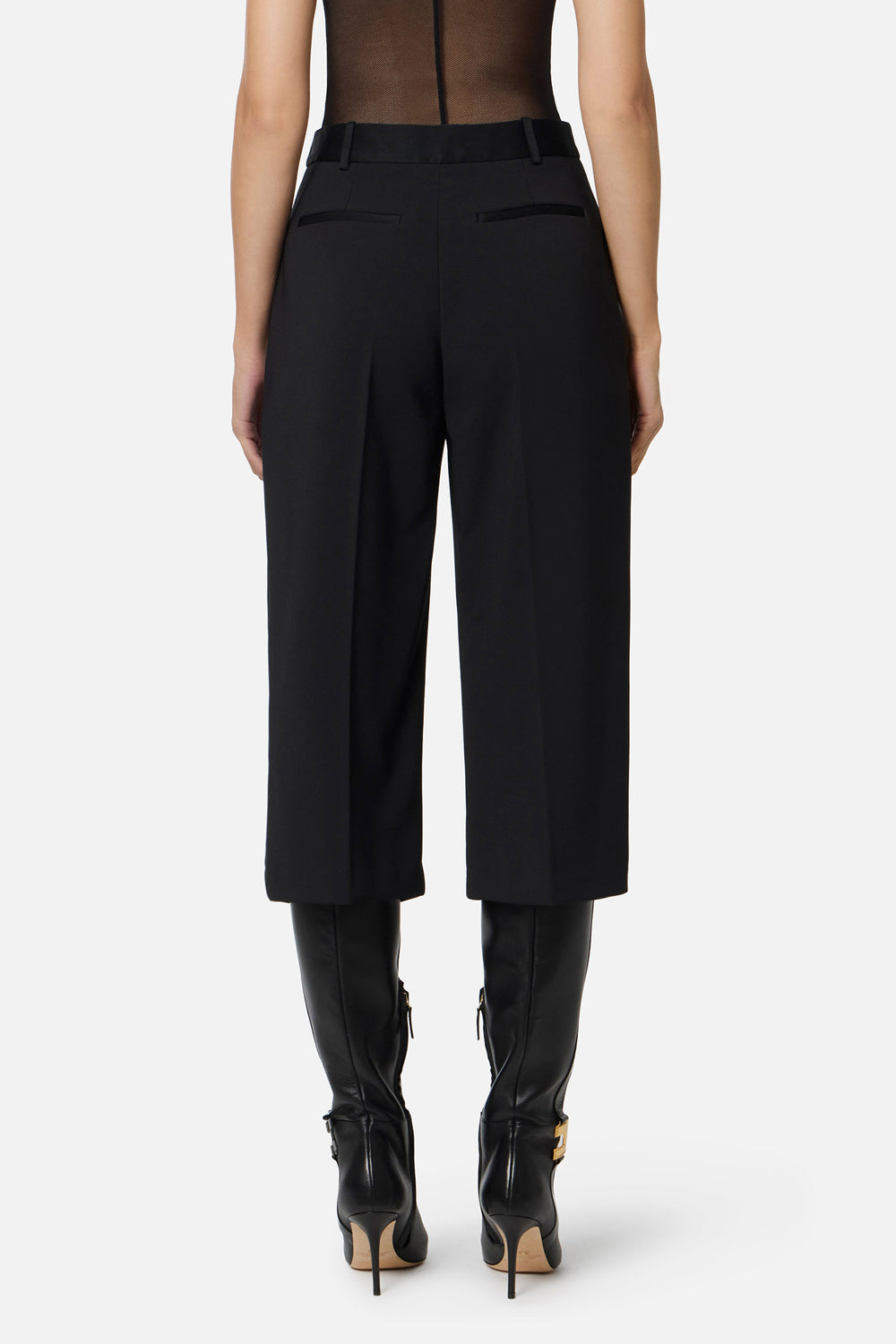 Bermuda in crêpe leggero con dettagli smoking<BR/> PA106 56E2110 Elisabetta Franchi 