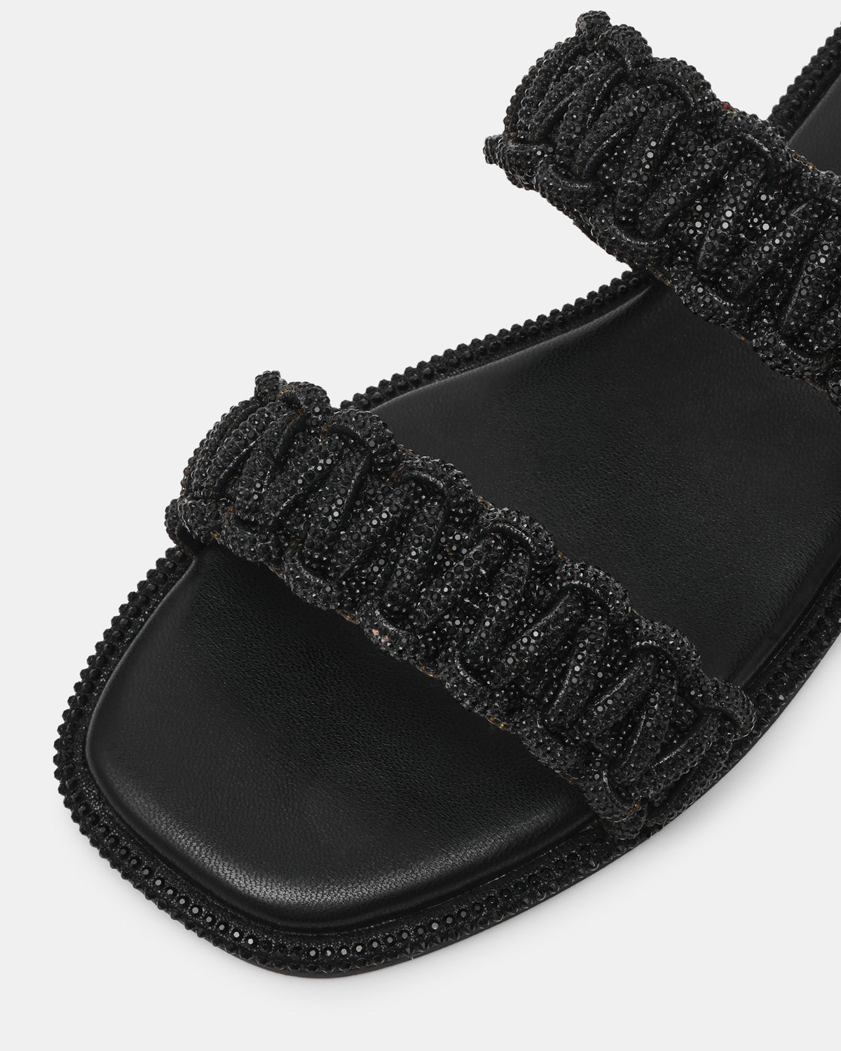 Sandalo Flat NYSSA con Doppia Fascia Intrecciata e Strass NYSSA BLACK Steve Madden 