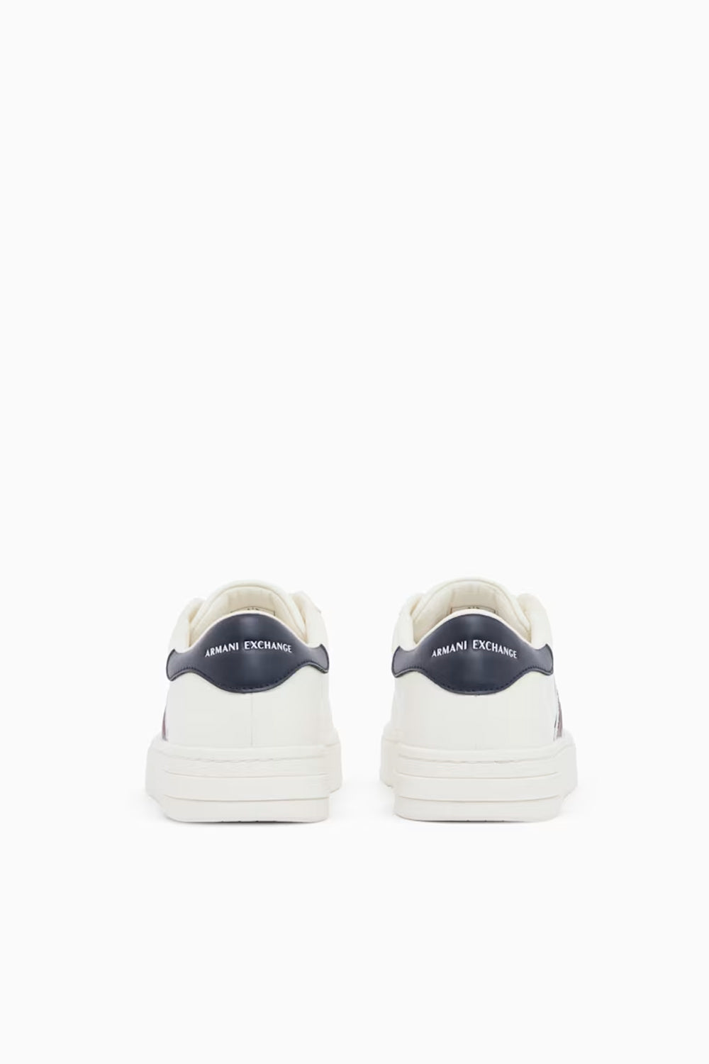 Sneakers stringate con bande a contrasto e suola in gomma XM002198 AF21421M0430 Armani Exchange 