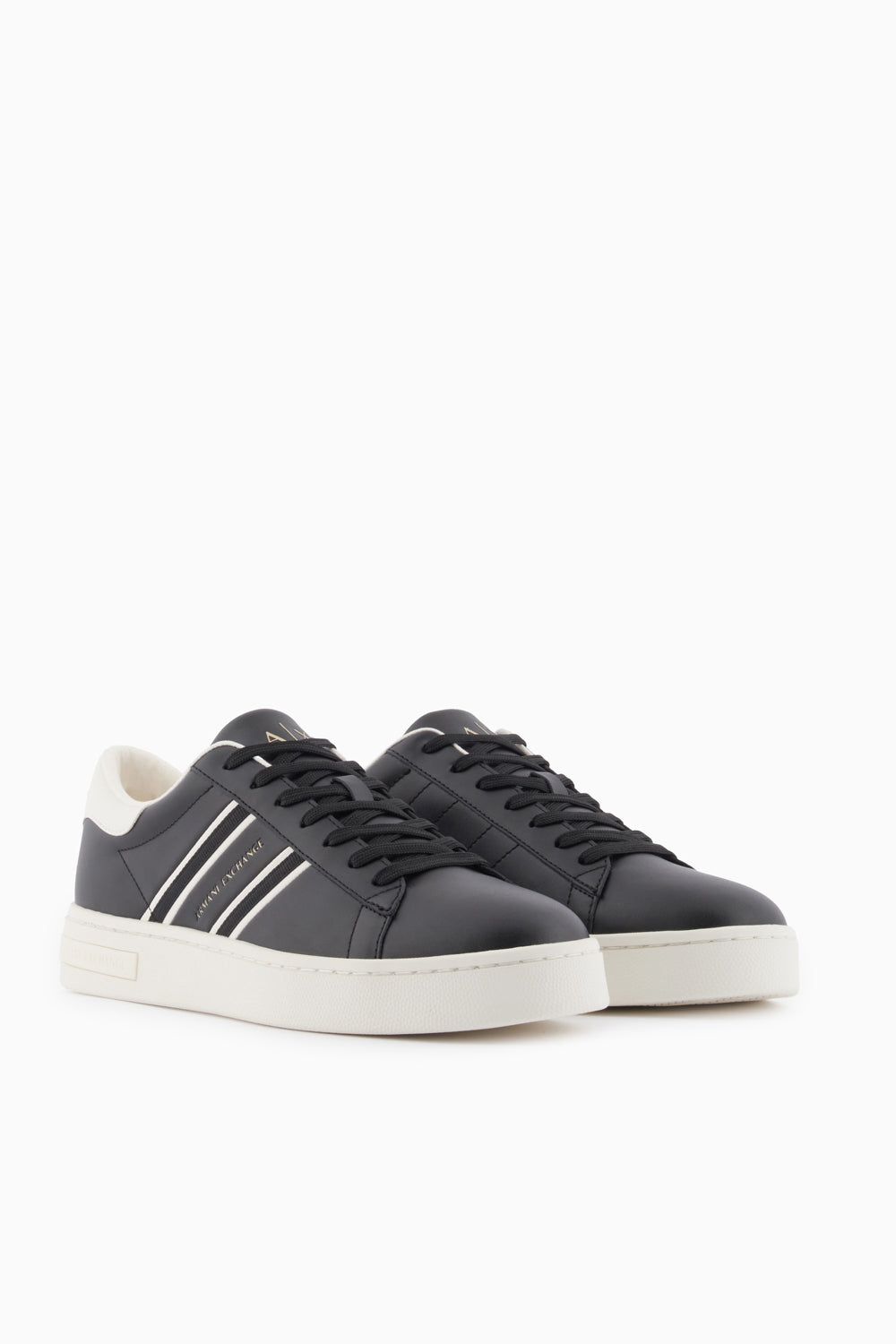 Sneakers stringate con bande a contrasto e suola in gomma XM002198 AF21421MC024 Armani Exchange 