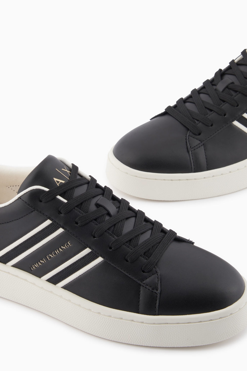 Sneakers stringate con bande a contrasto e suola in gomma XM002198 AF21421MC024 Armani Exchange 