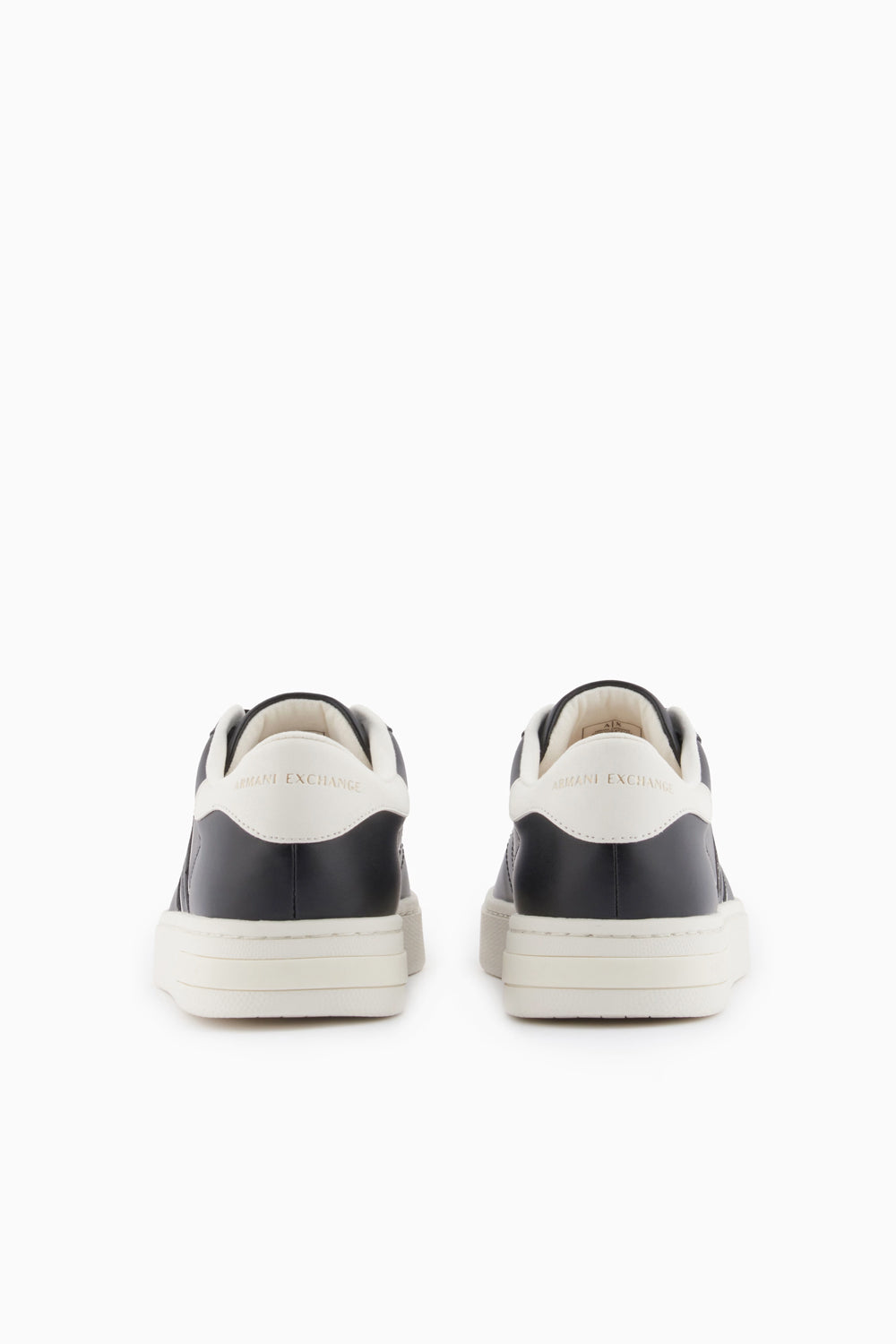 Sneakers stringate con bande a contrasto e suola in gomma XM002198 AF21421MC024 Armani Exchange 