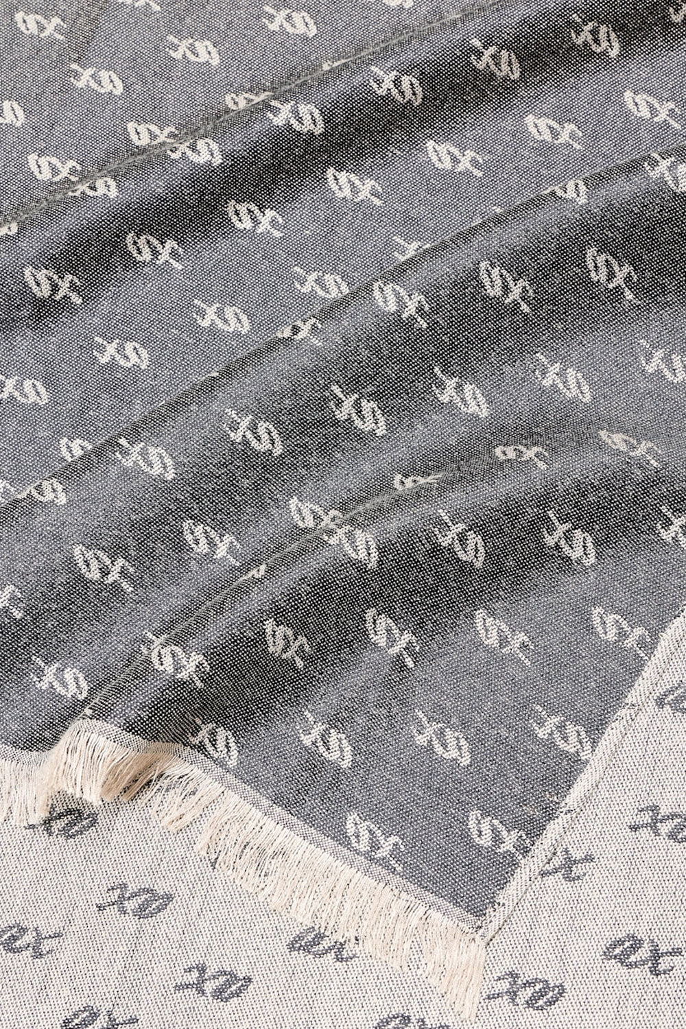 Sciarpa jacquard in viscosa con logo e frange XW003041 AF28476F6119 Armani Exchange 