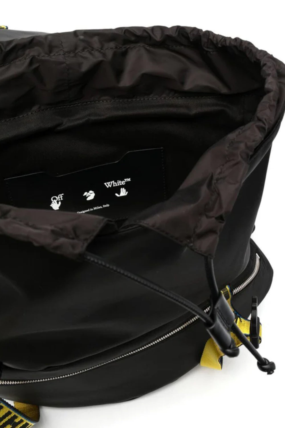 zaino in nylon con chiusura superiore a coulisse e tasca frontale con zip. cinghie regolabili in tessuto e manico rinforzato. cinghie con logo OMNB036S2 21FAB0011001 Off-White 