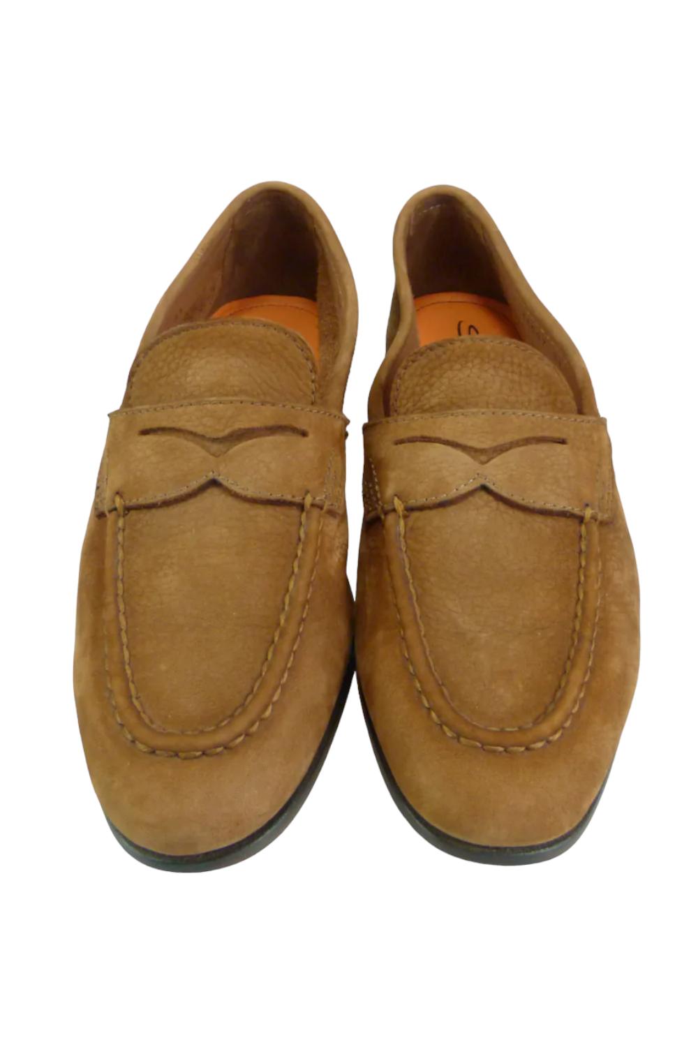 mocassino da uomo in pelle martellata marrone chiaro, fascia frontale con decoro, cuciture a vista, interno in pelle, suola con tacco. MCNC18007SA4SETGM31 MARRONE Santoni 