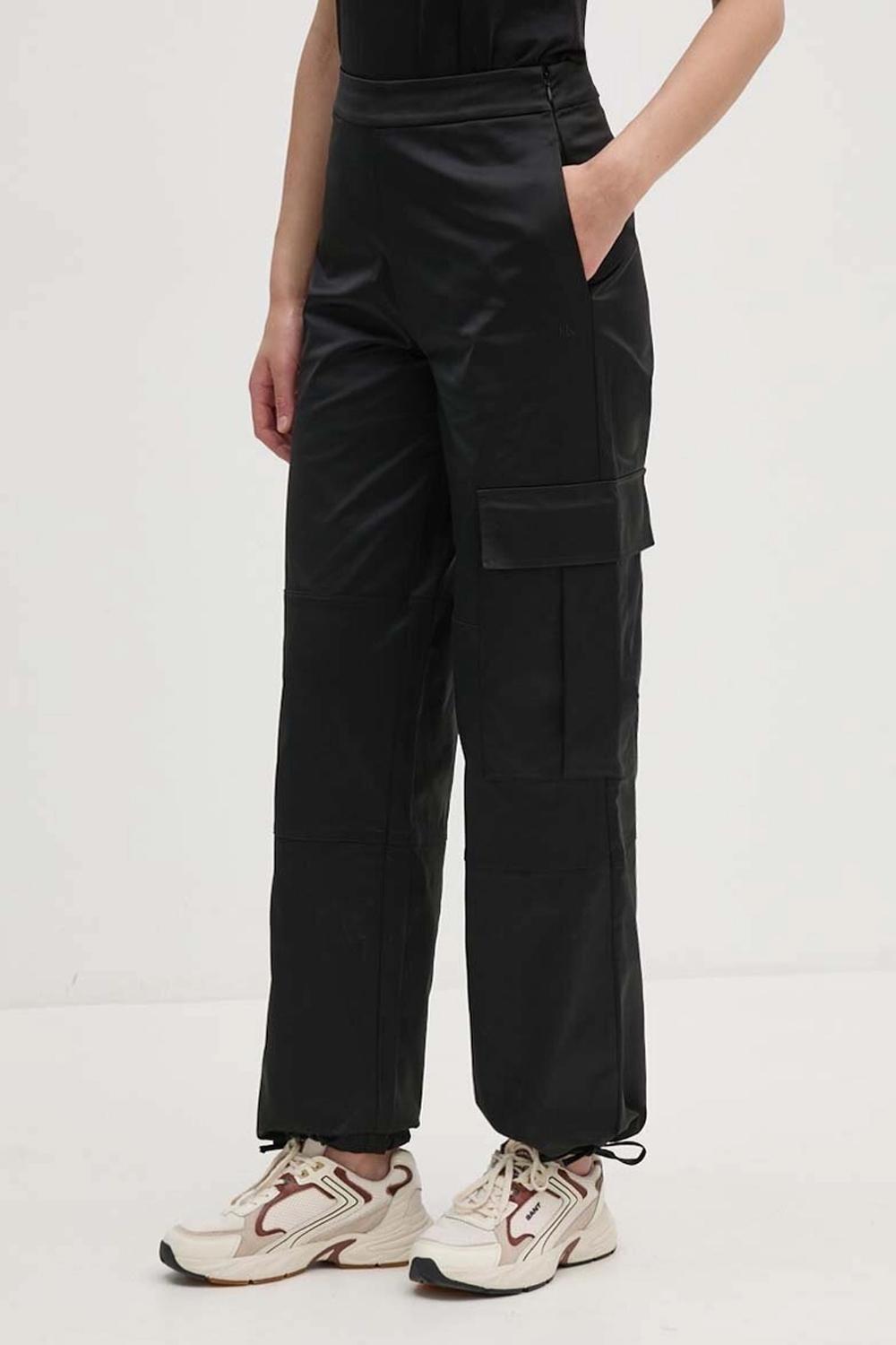 Pantaloni cargo pratici in satin<BR/> J20J223921 BEH Calvin Klein 