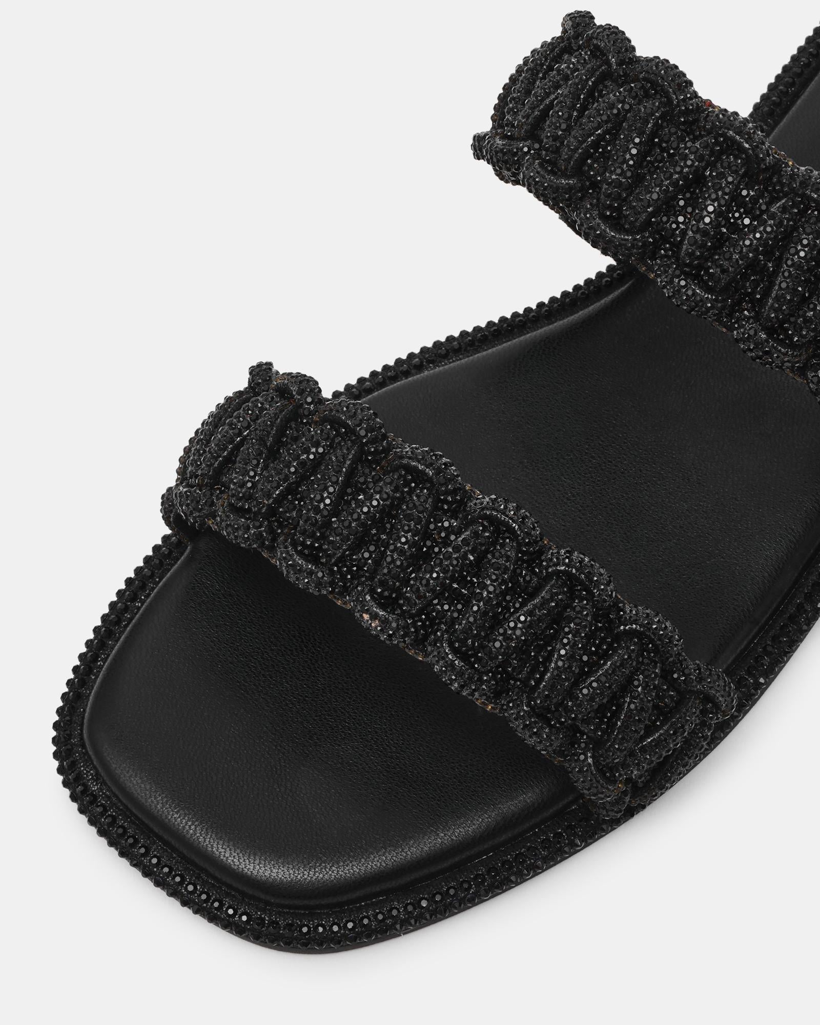 Sandalo Flat NYSSA con Doppia Fascia Intrecciata e Strass NYSSA BLACK Steve Madden 