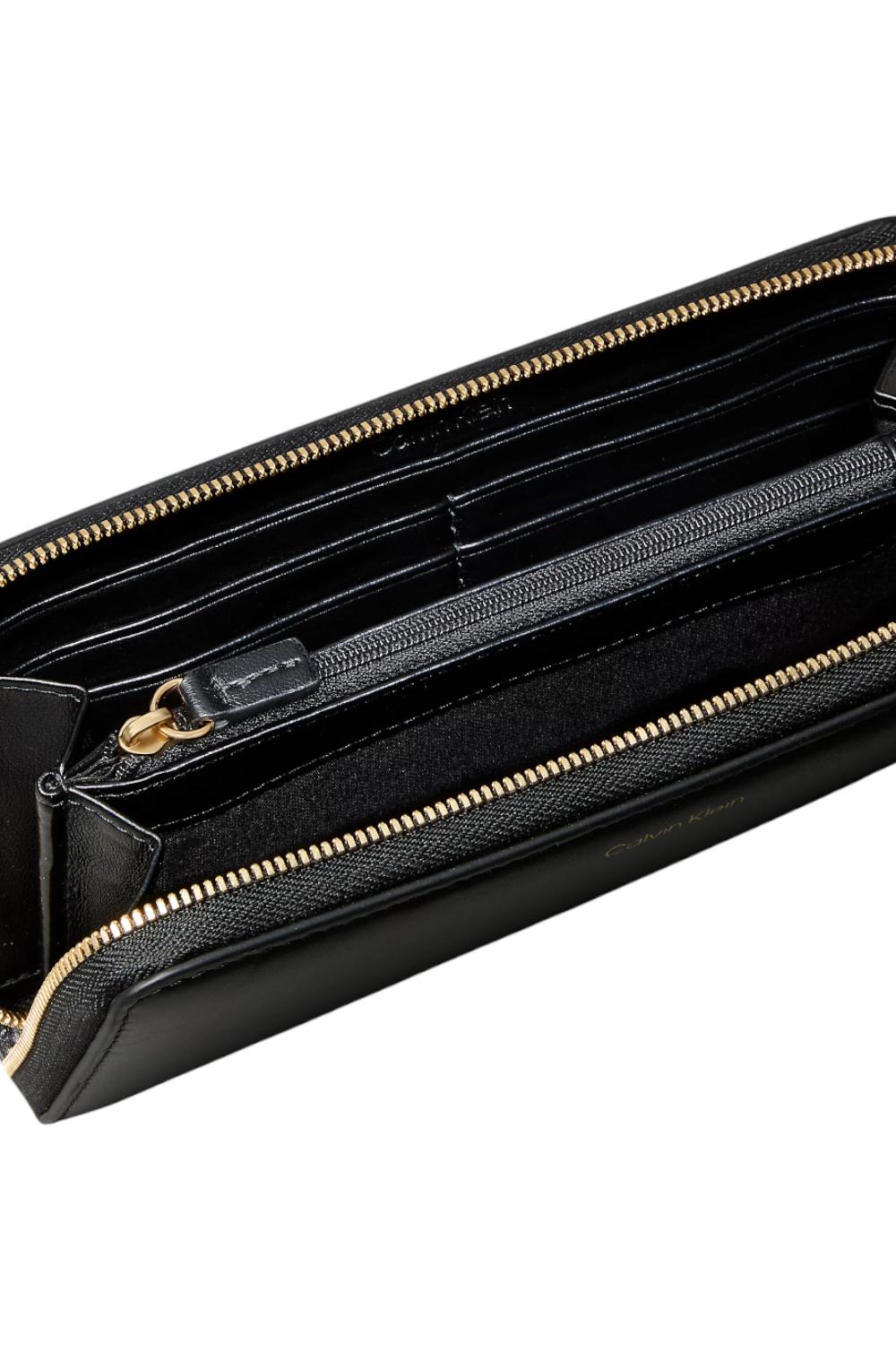 Portafoglio grande in Pelle con Chiusura a Zip LV04F1093G UB1 Calvin Klein 