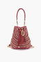 borsa a secchiello grande in rafia con applicazioni in catena in metallo dorato e borchiette in metallo con pietre 151C-EM-907-RSY -MARSALA La Carrie 