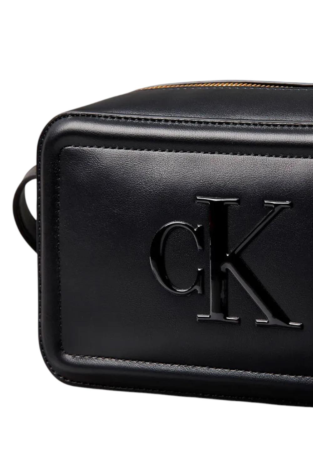 Camera bag a tracolla con logo monogramm<BR/> LV04F3220G UB1 Calvin Klein 