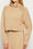 pullover corto con cappuccio e colletto interno. etichetta con scritta logo piccola laterale. orli e polsini a costine